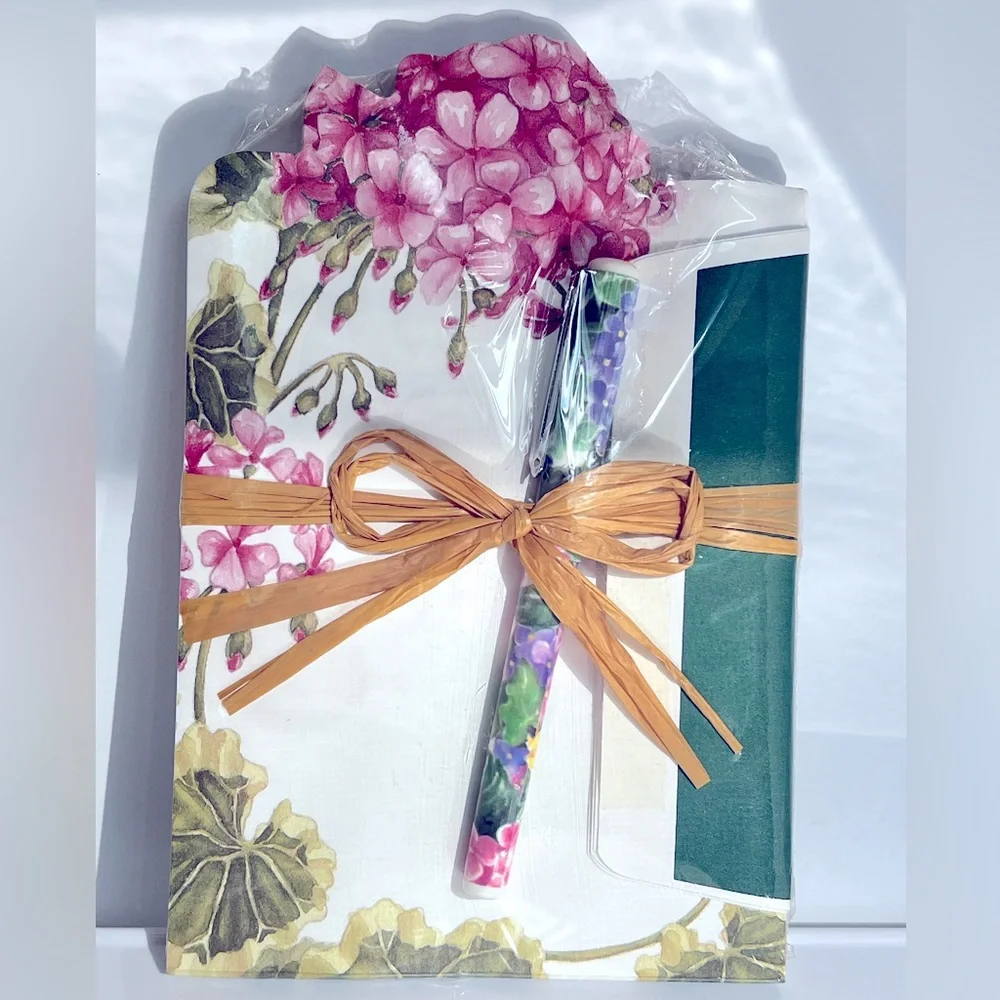 Floral Notepad, 8 Envelopes, and Designer Pen.  New in Packaging.